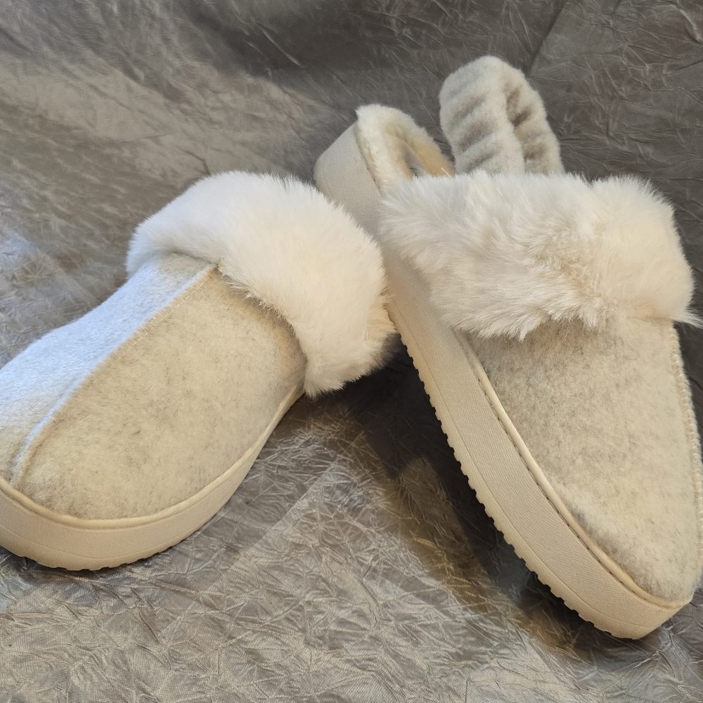 House of Harlow 1960 Cream Fur Slippers - Picture 8 of 13